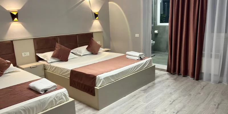 MaVBeach Villa camera tripla cu vedere la mare si balcon